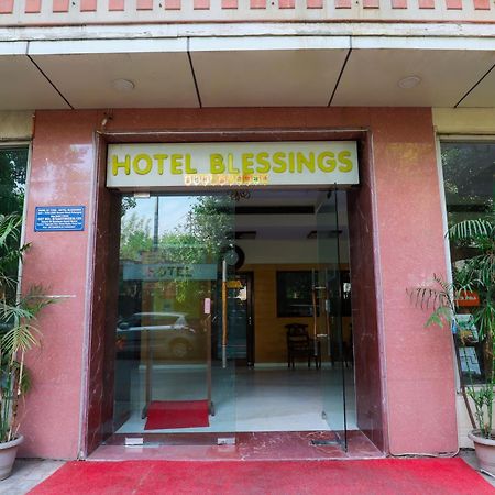 Hotel Blessings On Road Near New Delhi Railway Station Paharganj Exterior foto