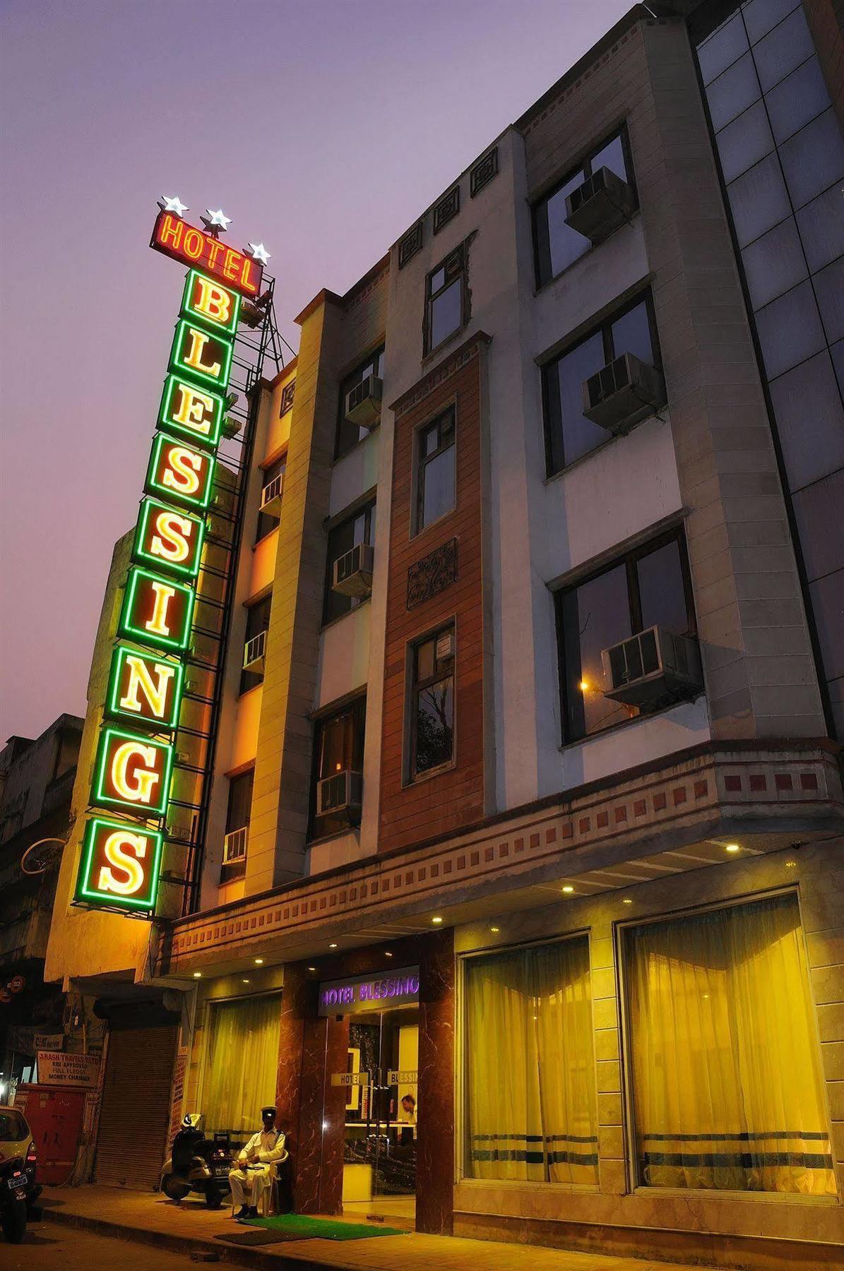 Hotel Blessings On Road Near New Delhi Railway Station Paharganj Exterior foto